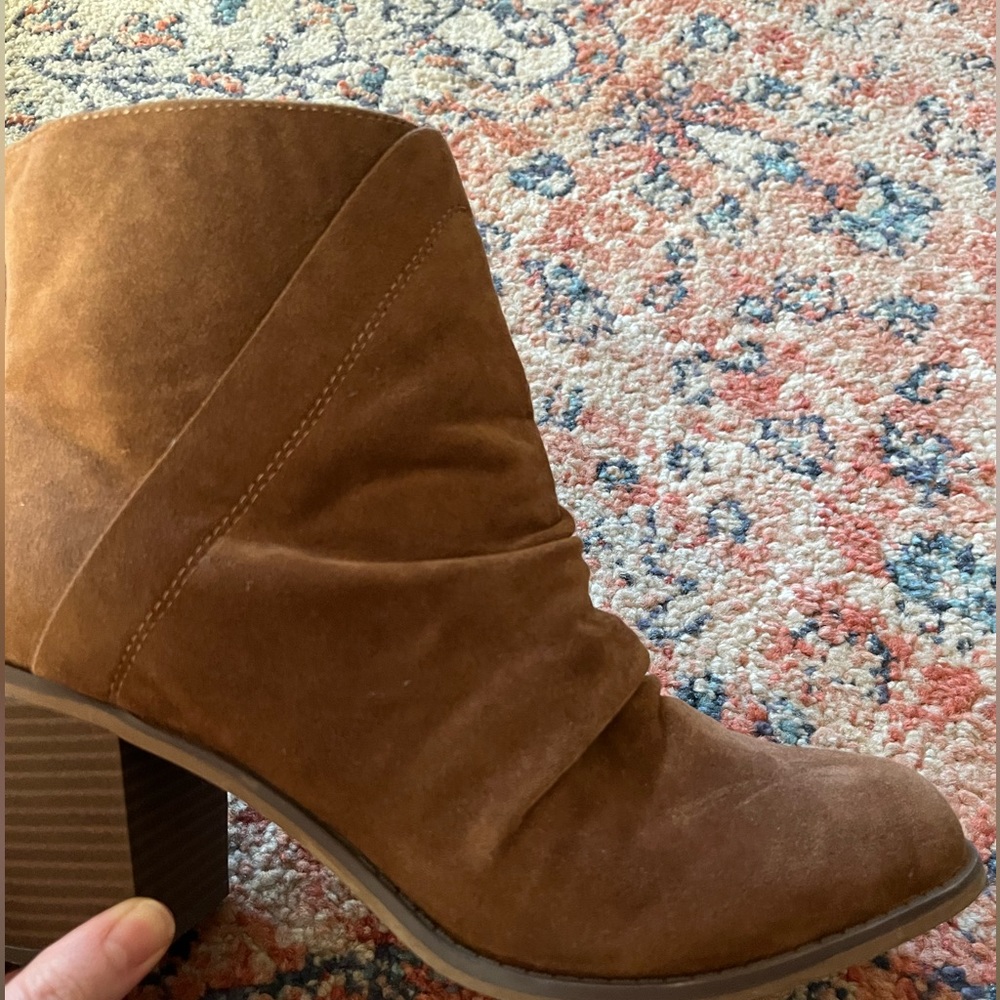 Universal Thread Heeled Booties - Picture 3 of 6